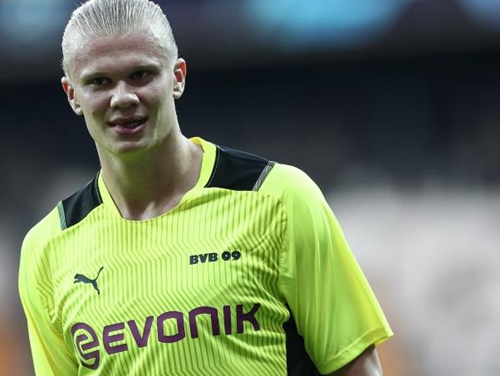 混团夺冠，国乒陪练角落等待，谁注意孙颖莎举动，刘国梁没说错（混合团体夺冠，国乒陪练默默守在角落，孙颖莎细节引发关注，刘国梁说得没错）