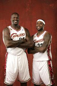 安东内拉偶遇网红街头采访：你是做什么工作的（安东内拉街头巧遇网红采访，被问从事何职）