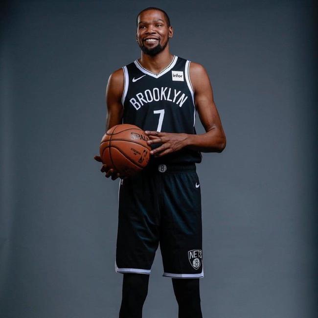 凯恩73场德甲比赛进75球，比同期进球数第二的吉拉西多21球（凯恩德甲73战75球，同期领先吉拉西21球）