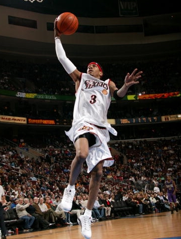 莱万：我经常带伤上场，肋骨骨折也硬撑；不着急决定未来（莱万：带伤出战成常态，肋骨骨折也坚持；未来去留不着急）