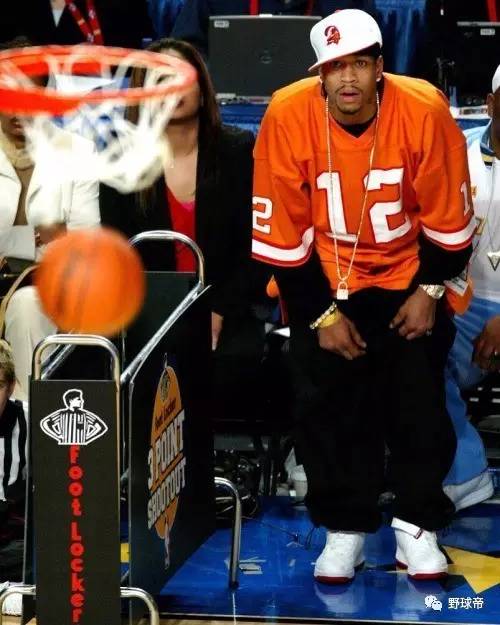 外媒：马拉多纳的宝马i8进行拍卖，起拍价1万欧元（外媒曝马拉多纳的宝马i8将上拍，起拍价1万欧元）