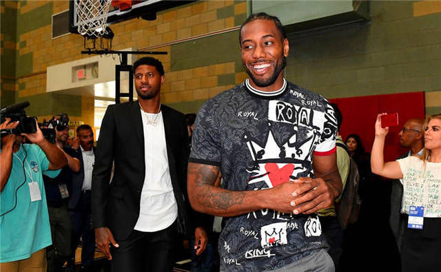 乔纳森-戴维：我可以踢任何位置；一直在训练后进行加练（乔纳森-戴维：位置不设限，训练后坚持加练）